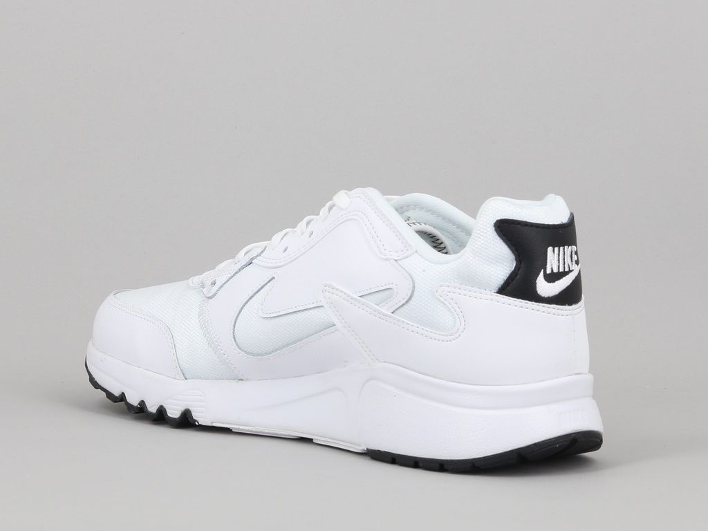 nike atsuma blanche