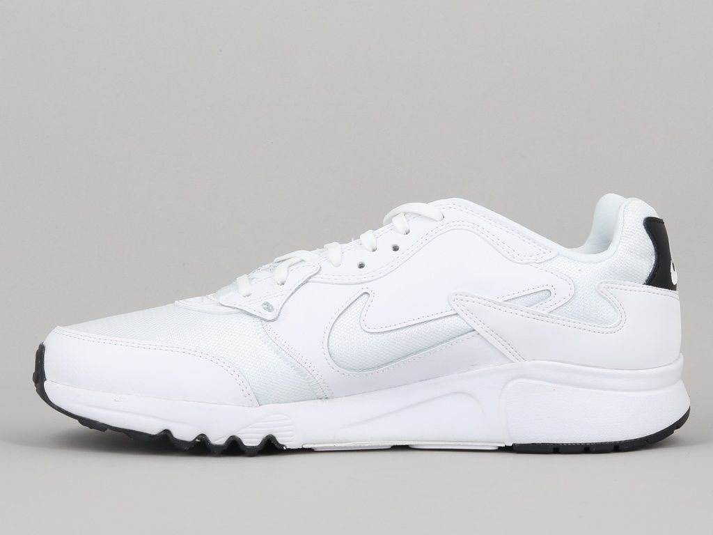 nike atsuma blanche